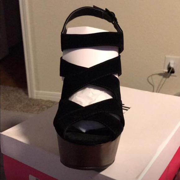 Brand New Shoes Size 8 1/2.  4 inch wedges - Picture 2 of 2